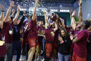 Η στιγμή της απονομής στον Κυπελλούχο Κεραυνό (Βίντεο/Φώτος Kerkida)