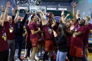 Η στιγμή της απονομής στον Κυπελλούχο Κεραυνό (Βίντεο/Φώτος Kerkida)