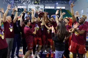 Η στιγμή της απονομής στον Κυπελλούχο Κεραυνό (Βίντεο/Φώτος Kerkida)