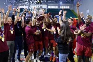 Η στιγμή της απονομής στον Κυπελλούχο Κεραυνό (Βίντεο/Φώτος Kerkida)