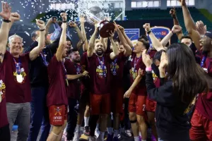 Η στιγμή της απονομής στον Κυπελλούχο Κεραυνό (Βίντεο/Φώτος Kerkida)