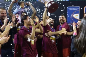 Η στιγμή της απονομής στον Κυπελλούχο Κεραυνό (Βίντεο/Φώτος Kerkida)