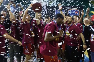 Η στιγμή της απονομής στον Κυπελλούχο Κεραυνό (Βίντεο/Φώτος Kerkida)