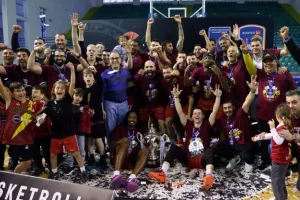 Η στιγμή της απονομής στον Κυπελλούχο Κεραυνό (Βίντεο/Φώτος Kerkida)