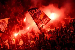 Για τον κόσμο υπάρχει κάτι άλλο; (Στις 10,000 η προπώληση) 