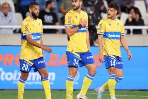 ΑΠΟΕΛ…με ανατροπή και ψαλιδίστηκαν οι ελπίδες του Άρη για τίτλο! (φώτος)