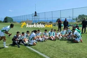 (Βίντεο Kerkida)Τα πανηγύρια των πρωταθλητών: "Σια λαλαλα... Ομόνοια"