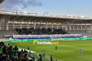 Πανό για τα 71χρονα:"Όσα χρόνια κι αν περάσουν, θρύλε όλα στην υγεία σου"