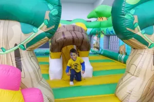 (ΦΩΤΟΣ kerkida.net) Aρκετός κόσμος στο ΑΕΛίστικο Pre game Party