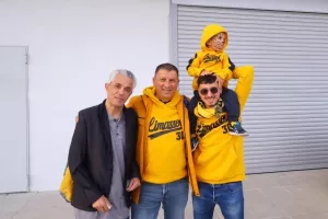 (ΦΩΤΟΣ kerkida.net) Aρκετός κόσμος στο ΑΕΛίστικο Pre game Party