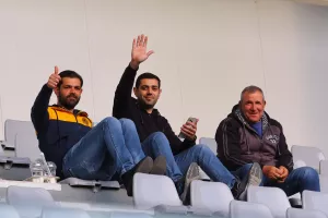 ΦΩΤΟΣ από τις κερκίδες