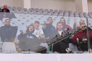 ΦΩΤΟΣ από τις κερκίδες