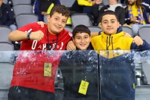 ΦΩΤΟΣ από τις κερκίδες