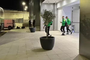 Βγήκαν απ' τα αποδυτήρια οι παίκτες της Ομόνοιας (Φώτος/Βίντεο)