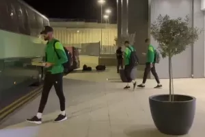 Βγήκαν απ' τα αποδυτήρια οι παίκτες της Ομόνοιας (Φώτος/Βίντεο)