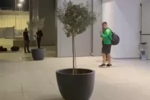Βγήκαν απ' τα αποδυτήρια οι παίκτες της Ομόνοιας (Φώτος/Βίντεο)