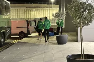 Βγήκαν απ' τα αποδυτήρια οι παίκτες της Ομόνοιας (Φώτος/Βίντεο)