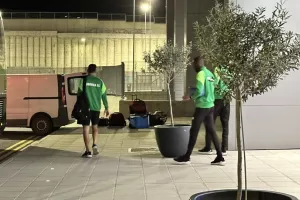 Βγήκαν απ' τα αποδυτήρια οι παίκτες της Ομόνοιας (Φώτος/Βίντεο)