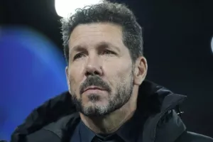 Οι τρεις ποδοσφαιριστές που επιθυμεί να παραχωρήσει το καλοκαίρι