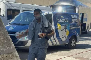 Με καφεδάκι... συνοδεία! 