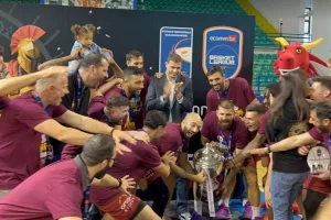 Η στιγμή της απονομής στον Κυπελλούχο Κεραυνό (Βίντεο/Φώτος Kerkida)