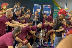 Η στιγμή της απονομής στον Κυπελλούχο Κεραυνό (Βίντεο/Φώτος Kerkida)