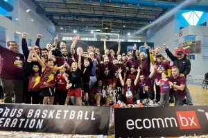 Η στιγμή της απονομής στον Κυπελλούχο Κεραυνό (Βίντεο/Φώτος Kerkida)