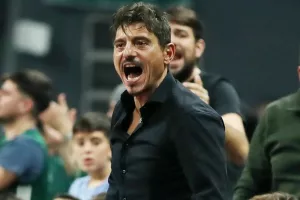 Απίστευτο ξέσπασμα: “Κατεβάστε το λάβαρο του Μποντιρόγκα – Θα πάμε στο NBA ή στην FIBA”
