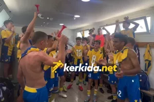ΑΠΟΕΛ Κ14/Πάρτι... στα αποδυτήρια: "Για σένα ζω και αναπνέω"! (Βίντεο Kerkida)