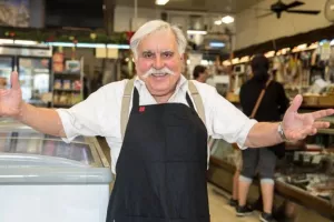 Κλείνει μετά από 77 χρόνια το εμβληματικό ελληνικό εστιατόριο Papa Cristo's στο Λος Άντζελες