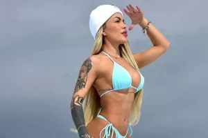 Βραζιλιάνα influencer στο νοσοκομείο με κρυοπαγήματα στα οπίσθια αφού φωτογραφήθηκε με μπικίνι στους -10℃