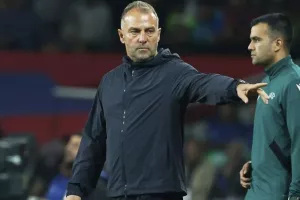 Φλικ: “Δεν είμαι ο προπονητής που υπογράφει τριετή συμβόλαια...”