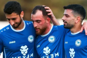"Μία ομάδα. Ένας στόχος. Ένα όνειρο."