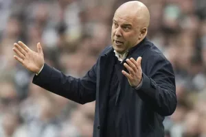 Σλοτ: “Θα ήταν πιο δίκαιο να παίξουμε την ίδια ημέρα με την Άρσεναλ”