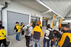 (ΦΩΤΟΣ kerkida.net) Aρκετός κόσμος στο ΑΕΛίστικο Pre game Party