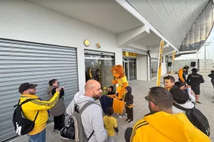 (ΦΩΤΟΣ kerkida.net) Aρκετός κόσμος στο ΑΕΛίστικο Pre game Party