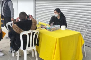 (ΦΩΤΟΣ kerkida.net) Aρκετός κόσμος στο ΑΕΛίστικο Pre game Party