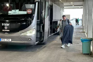 (ΦΩΤΟΣ kerkida.net) Η άφιξη της ΑΕΚ και της Πάφου 
