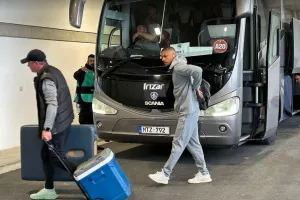 (ΦΩΤΟΣ kerkida.net) Η άφιξη της ΑΕΚ και της Πάφου 