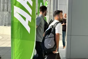 (ΦΩΤΟΣ kerkida) Η άφιξη της ΑΕΚ