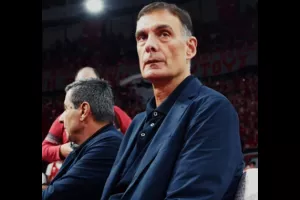 (Βίντεο) Στο πόδι το ΣΕΦ που αποθέωσε Μπαρτζώκα! 