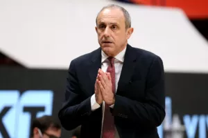 Απρόοπτο με Μεσίνα: Δεν κοουτσάρει την Αρμάνι στο δεύτερο ημίχρονο