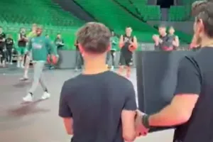 Από τα χέρια του Γιαννακόπουλου το βραβείο στον Ναν (Βίντεο)
