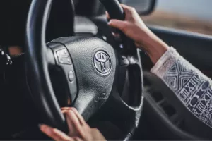 Από τη Ferrari Roma στην οικονομία του Toyota Yaris: 5 αυτοκίνητα για κάθε οδηγό και γούστο