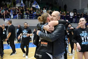 (BINTEO Kerkida/Φώτος) Η απονομή του κυπέλλου!