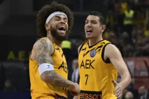 Βασιλικός... περίπατος με 100αρα και στο Final-Four η ΑΕΚ