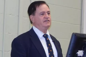 Πρόεδρος Επιτροπής Δεοντολογίας: "Ο Κυπραίος εκεί που θα νιώσει το μέλι... βουττά το δαχτύλι του"