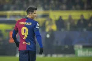 Ο Λεβαντόφσκι δεν νιώθει από «ηλικίες» και σπάει τα κοντέρ
