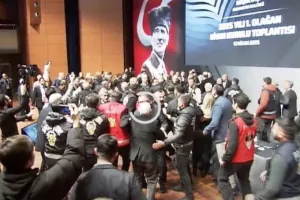 (Βίντεο) Έπεσε ξύλο στο Δ.Σ. της Μπεσίκτας! - «Είσαι ψεύτης και κλέφτης»