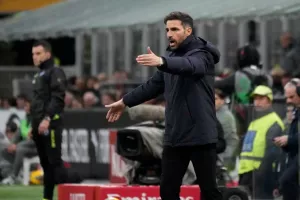 Ηχηρά «όχι» από τον Φάμπρεγας σε μεγάλες ευκαιρίες, μένει στην Κόμο του Δουβίκα!